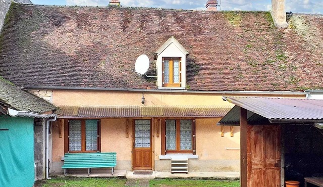 Homerez - Charming House in Pousseaux with Large Garden