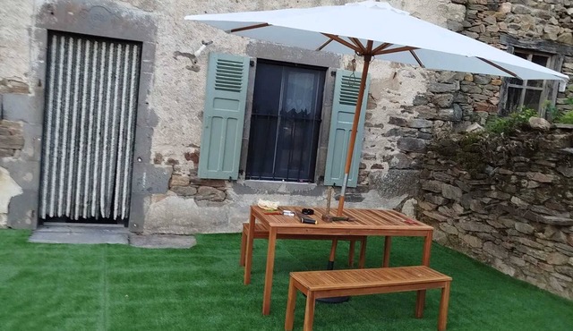 Homerez - Charming house in Alleuze – 90 m² with terrace