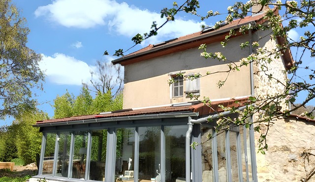 Homerez - Charming house in Charron with shared pool