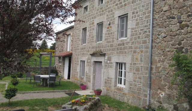 Homerez - Charming House in Cubelles with Mountain View