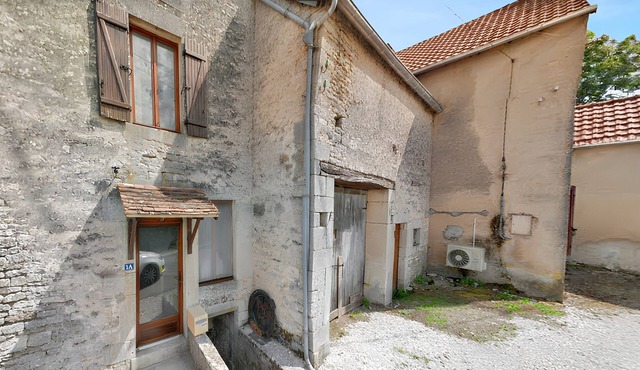 Homerez - Charming house in Échalot with private parking included