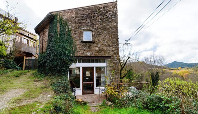 Homerez - Charming House in Faugères with Mountain View