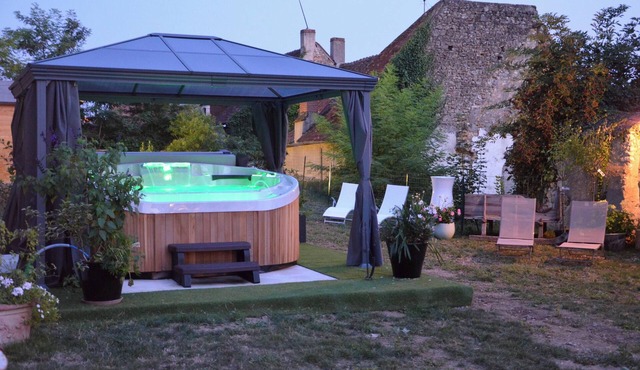 Homerez - Charming house in Le Blanc with spa and garden