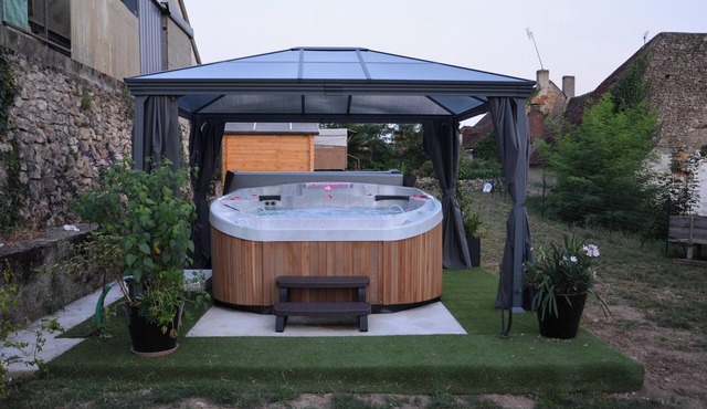 Homerez - Charming house in Le Blanc with spa and garden