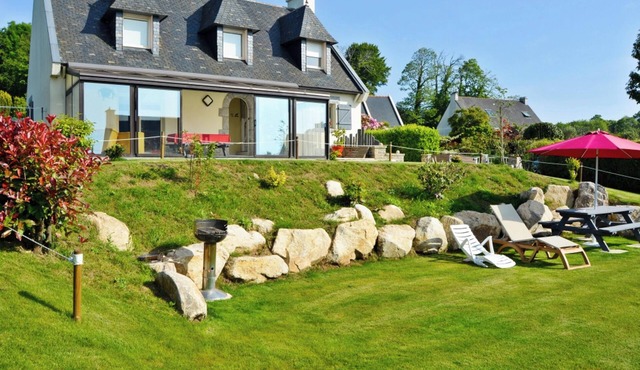 Homerez - Charming House in Plomelin with Garden