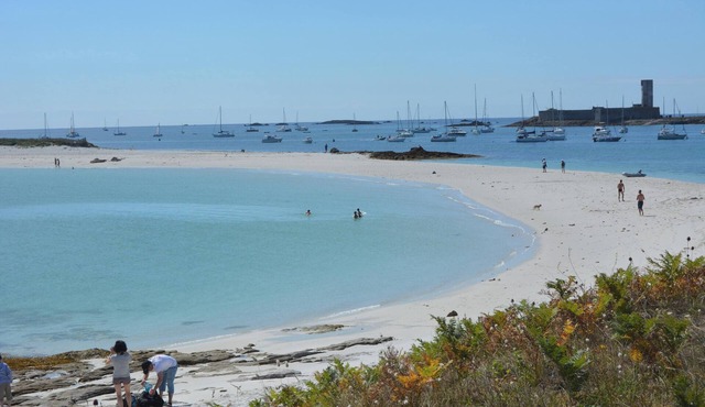 Homerez - Charming House in Plomelin with Garden