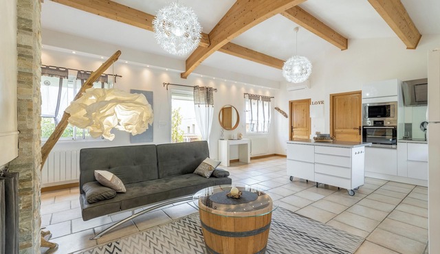 Homerez - Charming House in Poussan with Private Garden