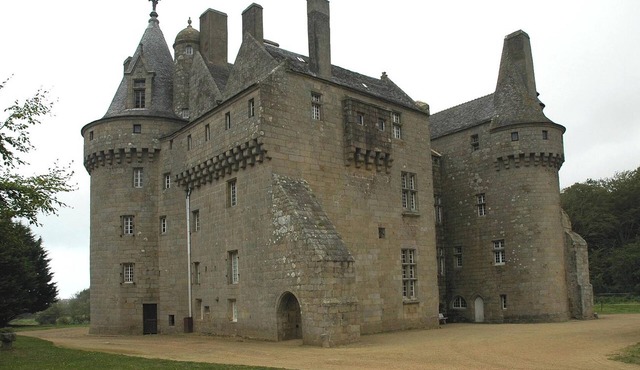 Homerez - Charming House in Sibiril with Large Garden