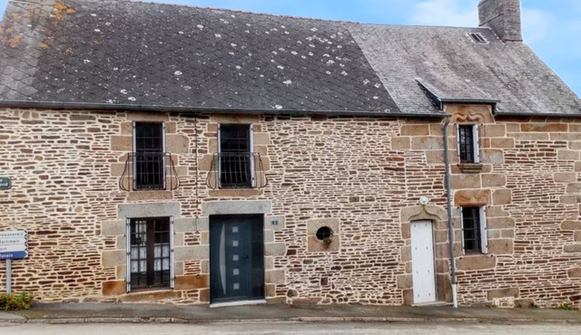 Homerez - Charming House in Sougéal with Stunning Garden