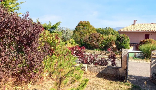 Homerez - Charming house in Vachères with mountain view