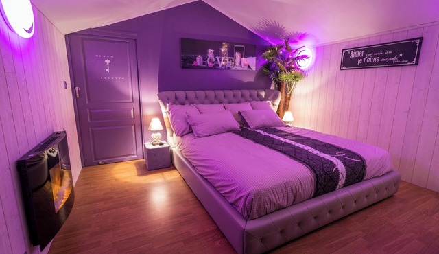 Homerez - Charming House in Arçay, Jacuzzi Included