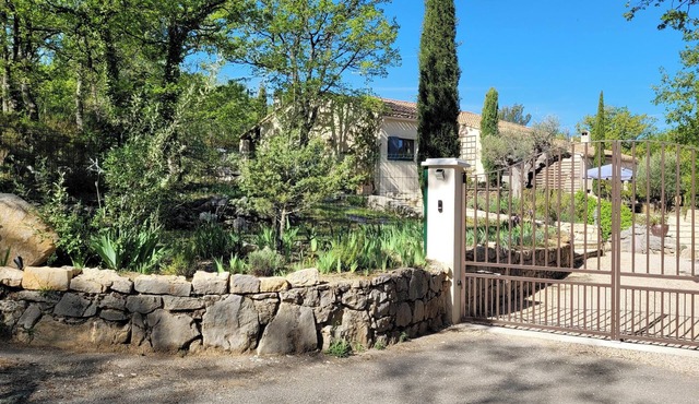 Homerez - Charming House in Mons with Shared Pool