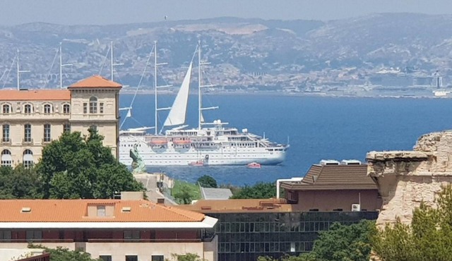 Homerez - Charming studio with sea view in Marseille
