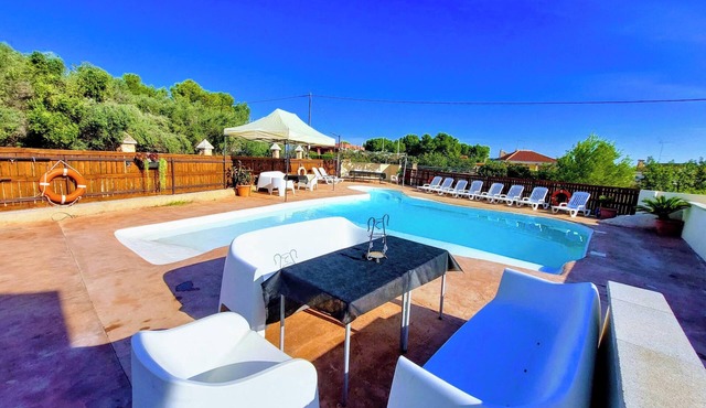 Homerez - Charming Villa in Godelleta with Private Pool