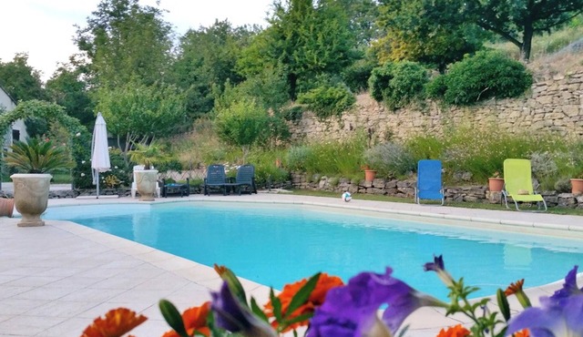 Homerez - Charming Villa in Malaucène with Private Pool