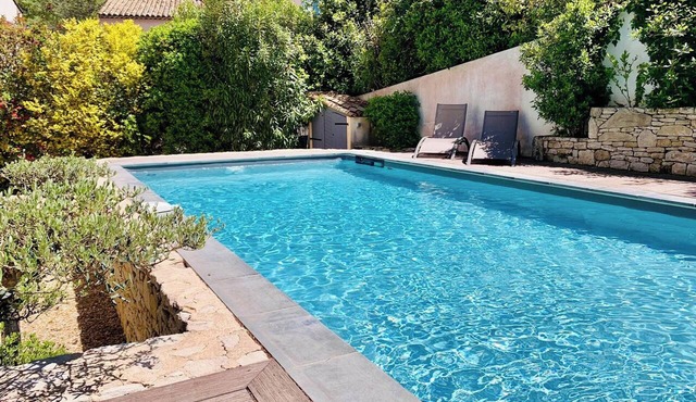 Homerez - Charming Villa in Mallemort with Private Pool and Garden