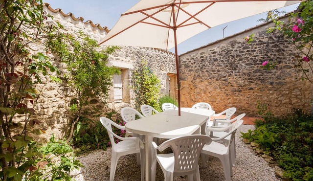 Homerez - Charming Villa in Génissac with Fireplace