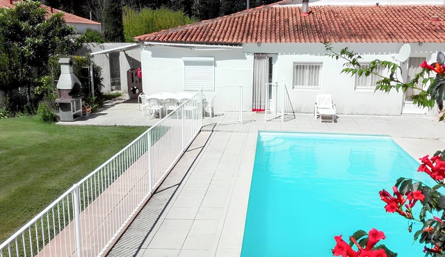 Homerez - Charming Villa in Meynes with Private Pool