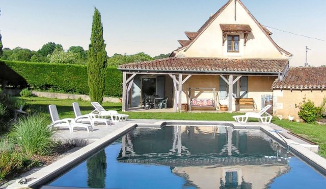 Homerez - Charming Villa in Issac with Private Pool