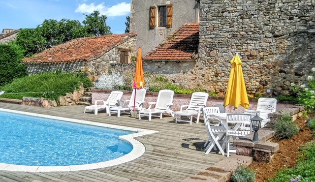 Homerez - Charming Villa near Lherm with Private Pool