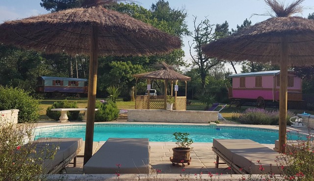 Homerez - Comfortable House in Bussac-Forêt - Pool