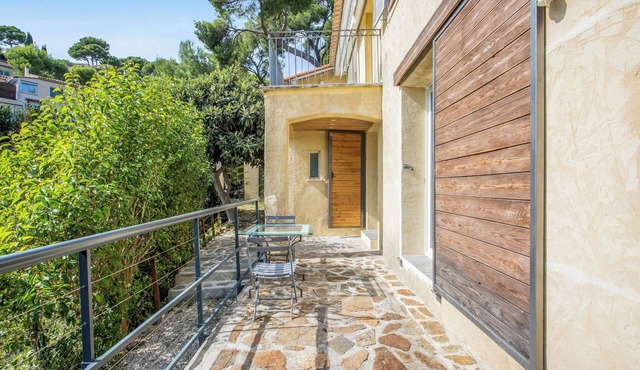 Homerez - Comfortable Apartment in Hyères with Private Pool