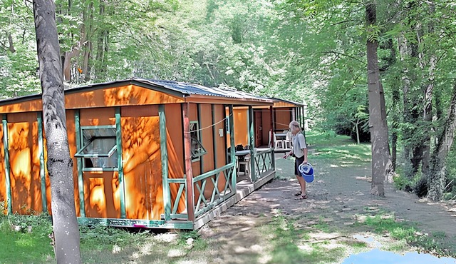 Homerez - Comfortable Bungalow in Escaro with Shared Pool