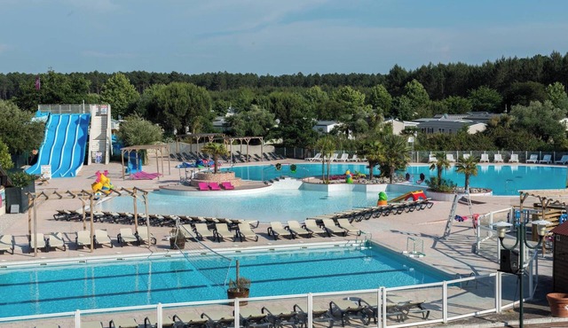 Homerez - Comfortable Bungalow in Gastes with Pool