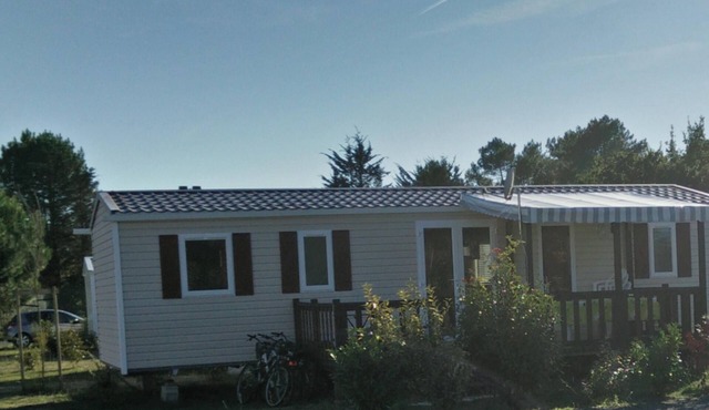 Homerez - Comfortable Bungalow in Gastes with Pool