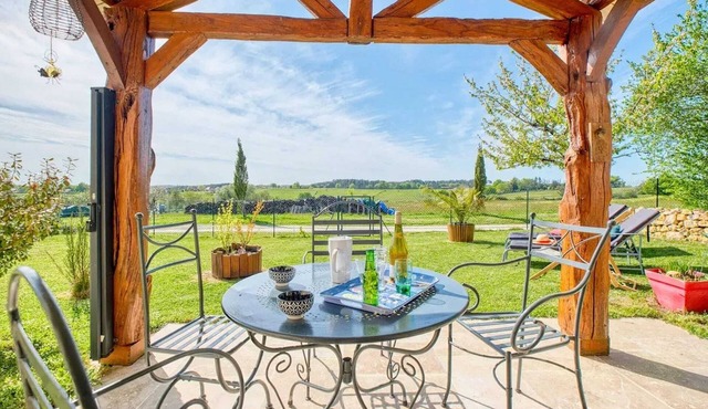 Homerez - Comfortable house in Les Lèches with garden and terrace