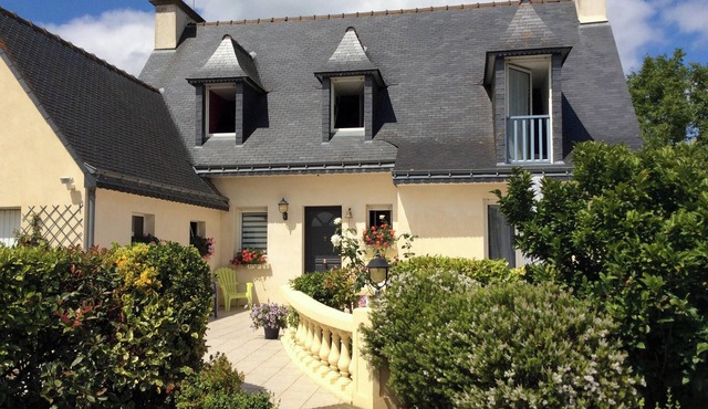 Homerez - Comfortable House in Trégomeur with Private Garden
