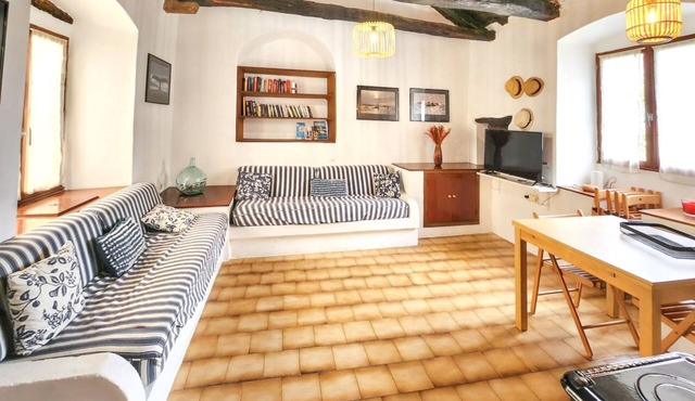 Homerez - Comfortable House in Rogliano with Terrace and Garden