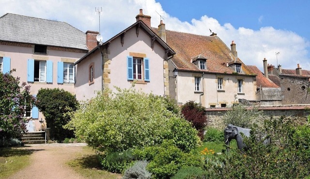 Homerez - Comfortable House in Souvigny + Garden