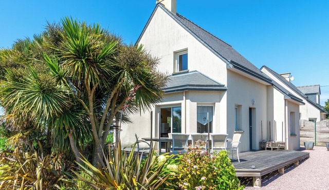 Homerez - Comfortable House in Plurien with Hammam