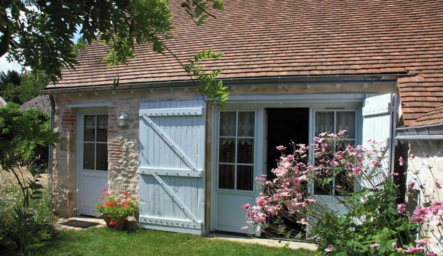 Homerez - Comfortable House with Garden in Mardié + Terrace