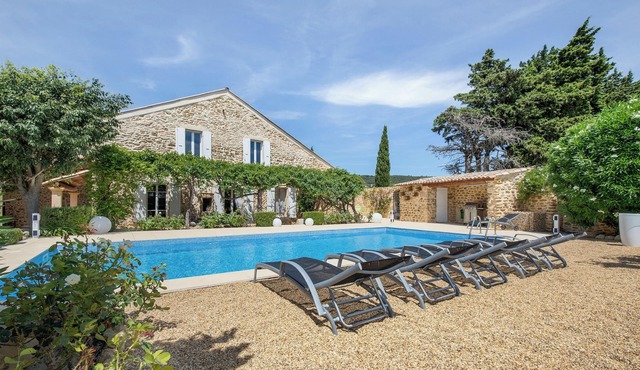 Homerez - Comfortable villa with private pool in Uchaux