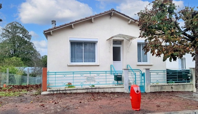 Homerez - Cosy apartment in Jonzac with 35 m² and private parking