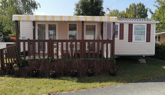 Homerez - Cosy Bungalow in Onzain with Terrace & Shared Pool