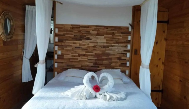 Homerez - Country caravan with spa in Cabariot