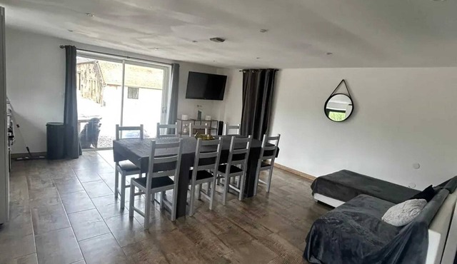 Homerez - Cozy apartment in Curgy with terrace 60 m²