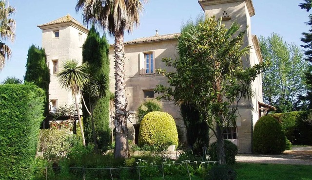Homerez - Cozy Apartment in Uzès 85 m² with Terrace