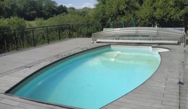 Homerez - Cozy Chalet in Louâtre with Shared Pool