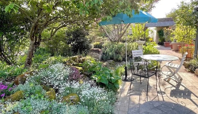 Homerez - Cozy house in Bréhémont with peaceful garden