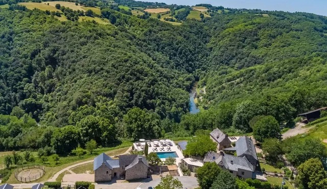 Homerez - Cozy House in Maleville - 50 m² with Pool