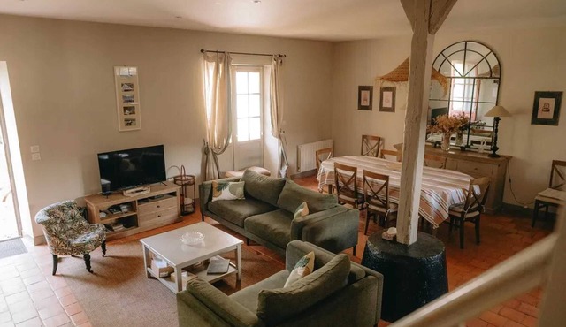 Homerez - Cozy House Near Chamant with Garden and Terrace