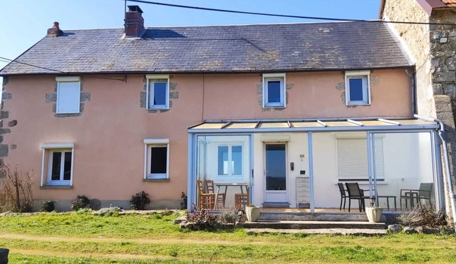 Homerez - Cozy House Near Charron with Garden