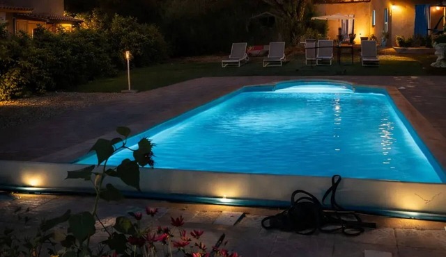 Homerez - Cozy Studio with Pool in Cotignac
