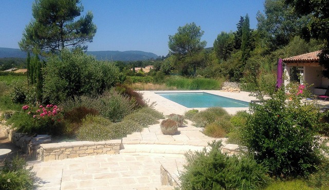 Homerez - Dream Villa in Garéoult with Pool