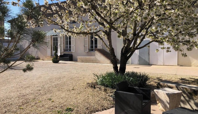 Homerez - Elegant house in Meursault with fenced garden and fireplace