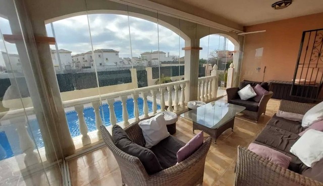Homerez - Elegant villa in Alicante with private pool and garden